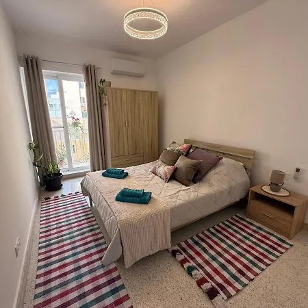 公寓 Floor Flat In 斯利马