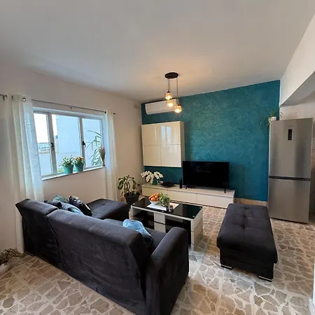 公寓 Floor Flat In 斯利马